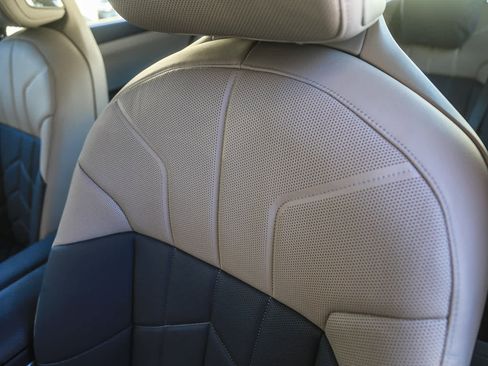 Used 2025 BMW i7 M70 w/ Executive Package image 21