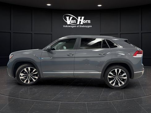 Used 2021 Volkswagen Atlas Cross Sport SEL R-Line w/ Luggage Net & Mats Package AWD/4WD image 4