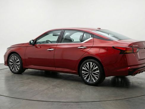 Used 2025 Nissan Altima 2.5 SV image 6