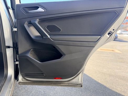 Used 2020 Volkswagen Tiguan SE w/ Panoramic Sunroof Package image 20