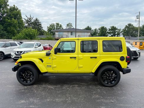 Used 2023 Jeep Wrangler Unlimited Sahara w/ Cold Weather Group AWD/4WD image 9