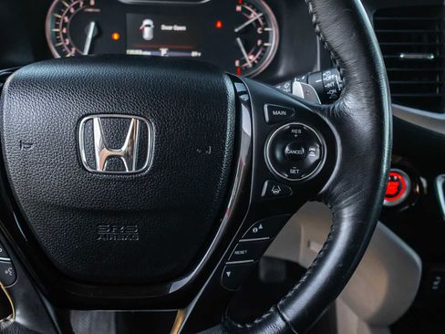 Used 2017 Honda Pilot Touring image 39