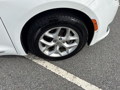 Used 2020 Chrysler Pacifica Touring-L Plus w/ Tire & Wheel Group FWD image 12