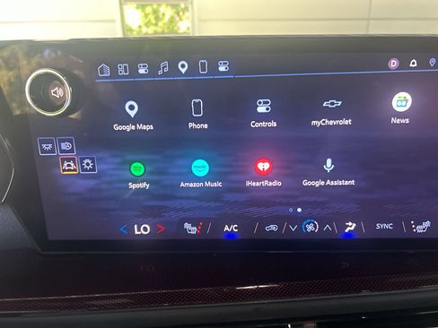 Used 2024 Chevrolet Traverse Z71 w/ Enhanced Driving Package AWD/4WD image 27
