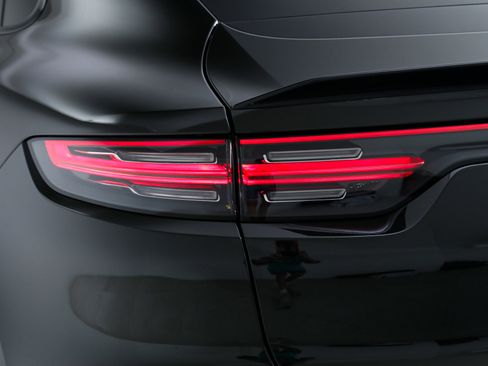 Used 2022 Porsche Cayenne Turbo GT image 12