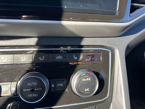 Used 2023 Volkswagen Atlas Cross Sport SEL image 23