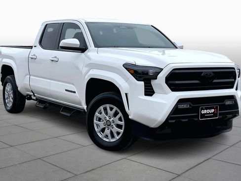 Used 2025 Toyota Tacoma SR5 image 2