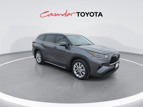 Used 2024 Toyota Highlander Limited image 2