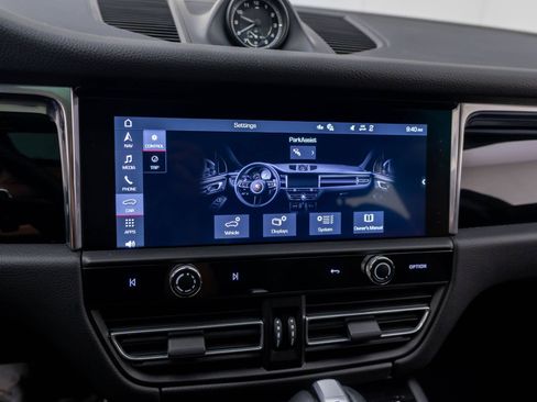 Certified 2026 Porsche Macan AWD/4WD image 27