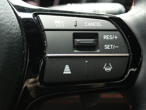 Used 2025 Honda Pilot TrailSport image 37
