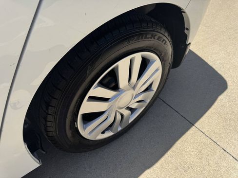 Used 2015 Honda Fit LX image 39