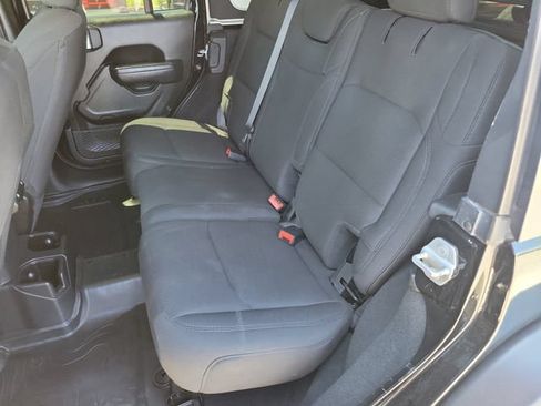 Used 2022 Jeep Wrangler Unlimited Sport AWD/4WD image 25