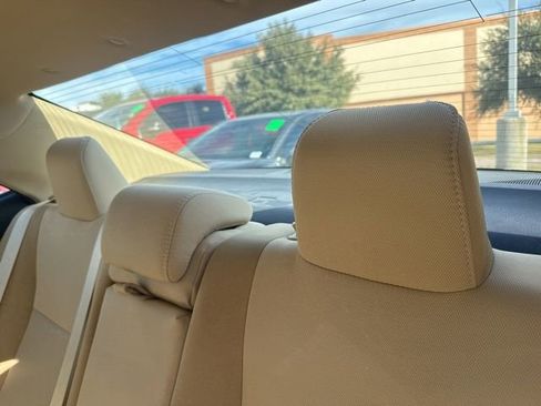 Used 2019 Toyota Corolla LE image 8