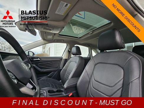 Used 2024 Volkswagen Jetta SEL image 9