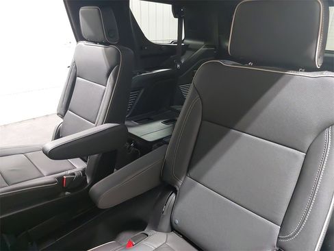 Used 2024 GMC Yukon SLT image 15