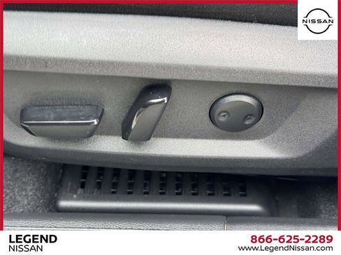 Used 2023 Nissan Rogue SV image 18