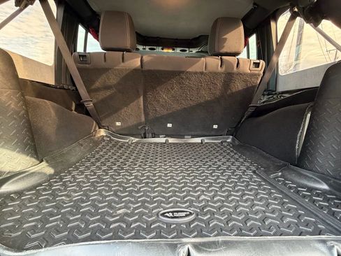 Used 2017 Jeep Wrangler Unlimited Sahara image 16