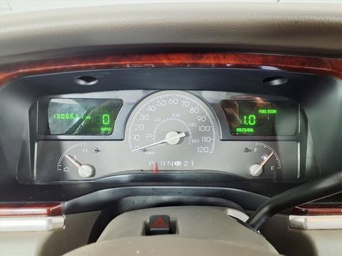 Used 2004 Lincoln Town Car Ultimate image 21