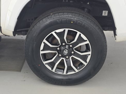 Used 2022 Toyota Tacoma TRD Sport image 31