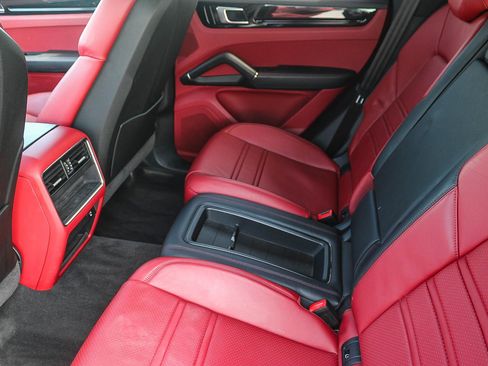 Used 2021 Porsche Cayenne Coupe AWD/4WD image 19
