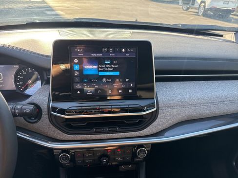 Certified 2025 Jeep Compass Latitude w/ Convenience Group image 19