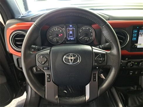 Used 2018 Toyota Tacoma TRD Off-Road image 26
