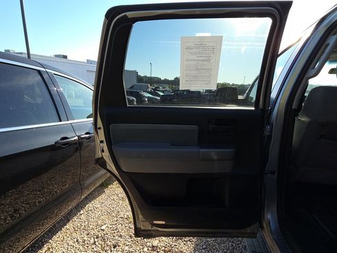 Used 2016 Toyota Sequoia SR5 AWD/4WD image 12