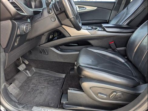 Used 2020 Lincoln Nautilus Reserve w/ Equipment Group 202A image 12