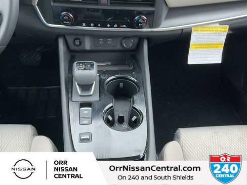 Used 2025 Nissan Rogue SV FWD image 24