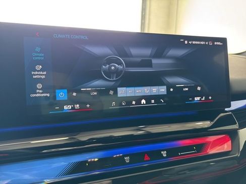 Used 2025 BMW M5 Base w/ Carbon Package image 30