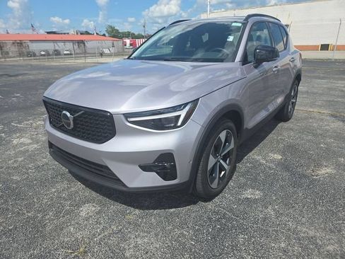 Used 2026 Volvo XC40 B5 Plus AWD/4WD image 4