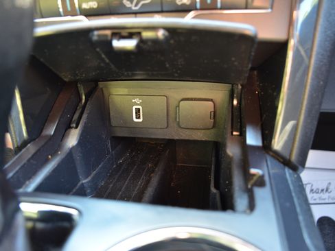 Used 2018 Ford Explorer XLT w/ Equipment Group 201A AWD/4WD image 57
