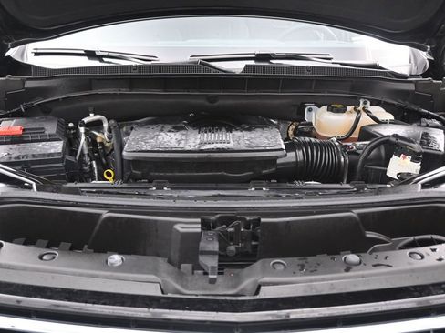 Used 2025 Chevrolet Suburban LT RWD image 16