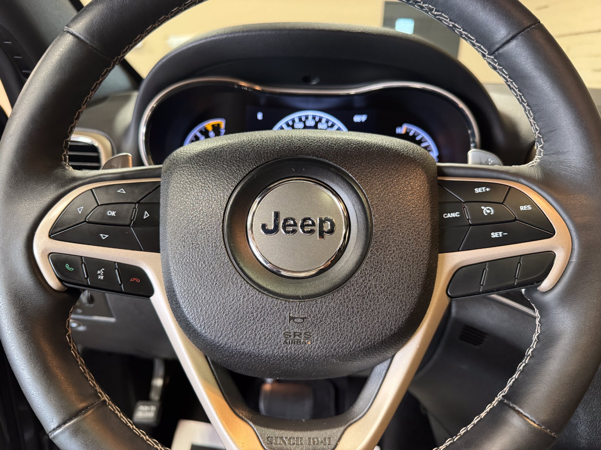 Used 2017 Jeep Grand Cherokee Limited AWD/4WD image 36