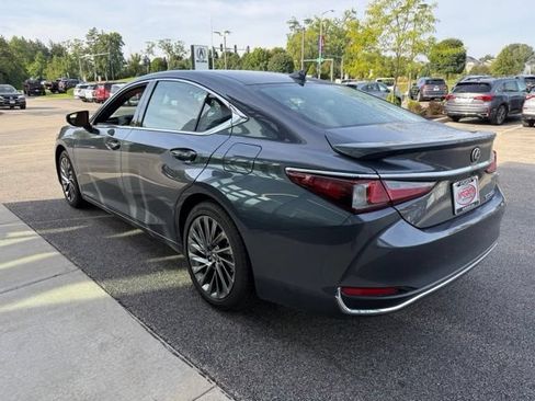 Used 2025 Lexus ES 300h Ultra Luxury w/ Accessory Package (Z2) FWD image 4