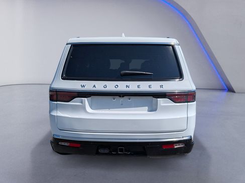 Used 2023 Jeep Wagoneer L Series II RWD image 7