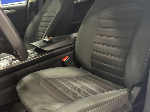 Used 2018 Ford Fusion SE w/ Fusion SE Technology Package FWD image 11