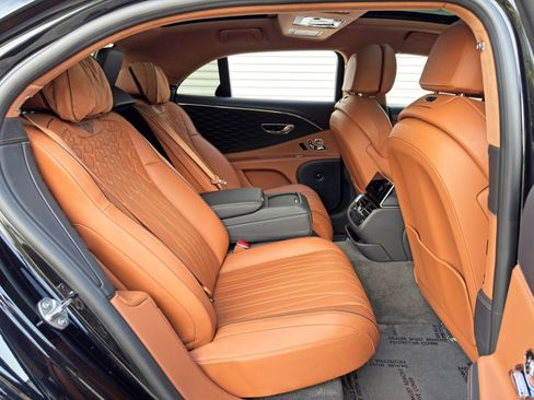 Used 2023 Bentley Flying Spur Azure AWD/4WD image 61