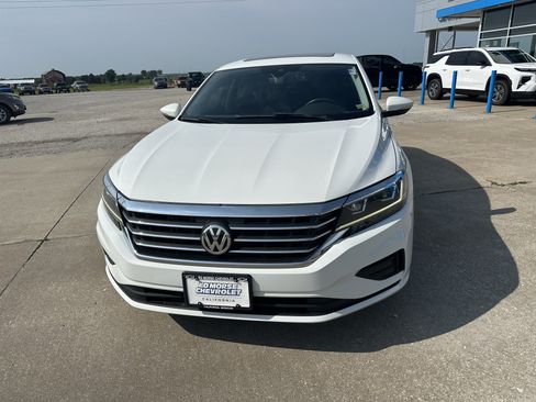 Used 2021 Volkswagen Passat 2.0T SE FWD image 7