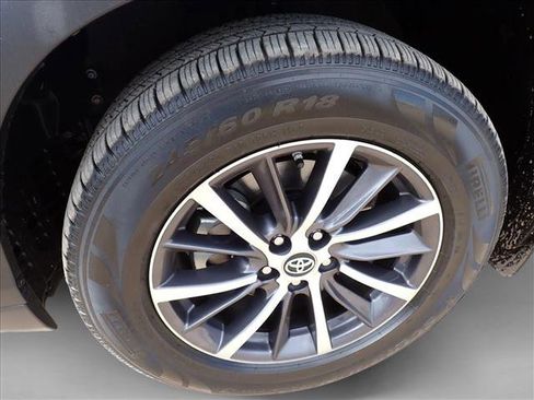 Used 2019 Toyota Highlander XLE AWD/4WD image 7