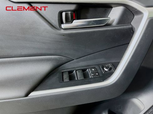 Used 2019 Toyota RAV4 XLE w/ Convenience Package FWD image 25