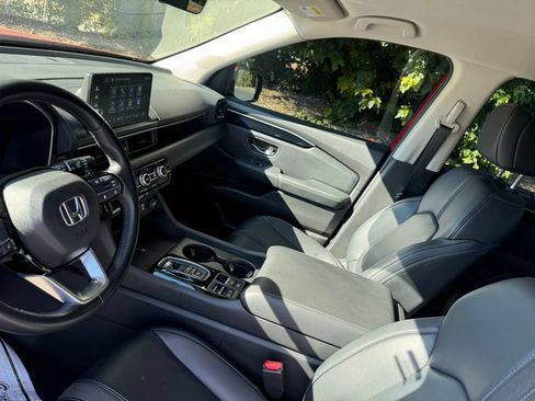 Used 2025 Honda Pilot EX-L image 18