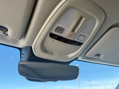 Used 2025 Volvo XC60 B5 Plus image 22