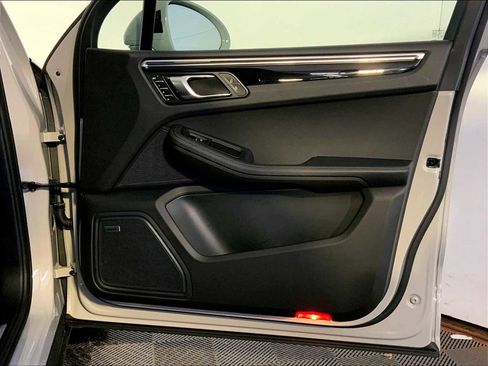 Certified 2022 Porsche Macan S image 26