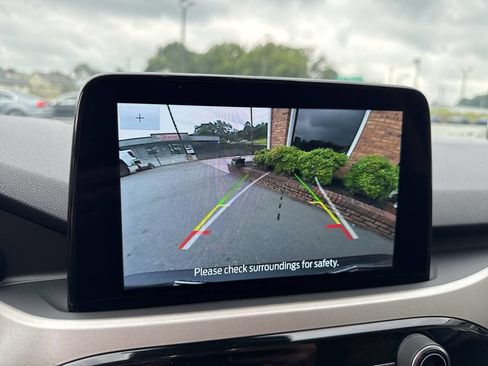 Used 2022 Ford Escape SE w/ SE Sport Appearance Package image 39