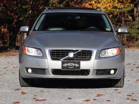 Used 2010 Volvo V70 image 32