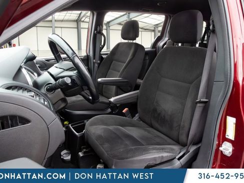 Used 2019 Dodge Grand Caravan SE FWD image 14
