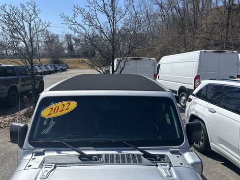 Certified 2022 Jeep Wrangler Unlimited Sahara w/ Cold Weather Group image 10