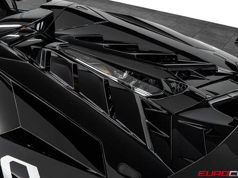 Used 2021 Lamborghini Aventador SVJ AWD/4WD image 25