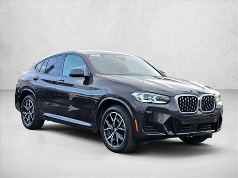 Certified 2025 BMW X4 xDrive30i w/ Premium Package image 3